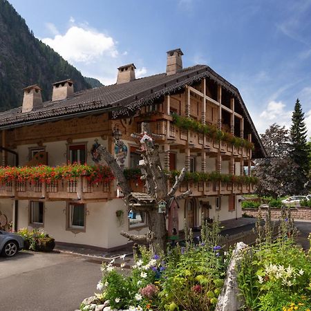 Appartamenti Ladina Campitello di Fassa Buitenkant foto