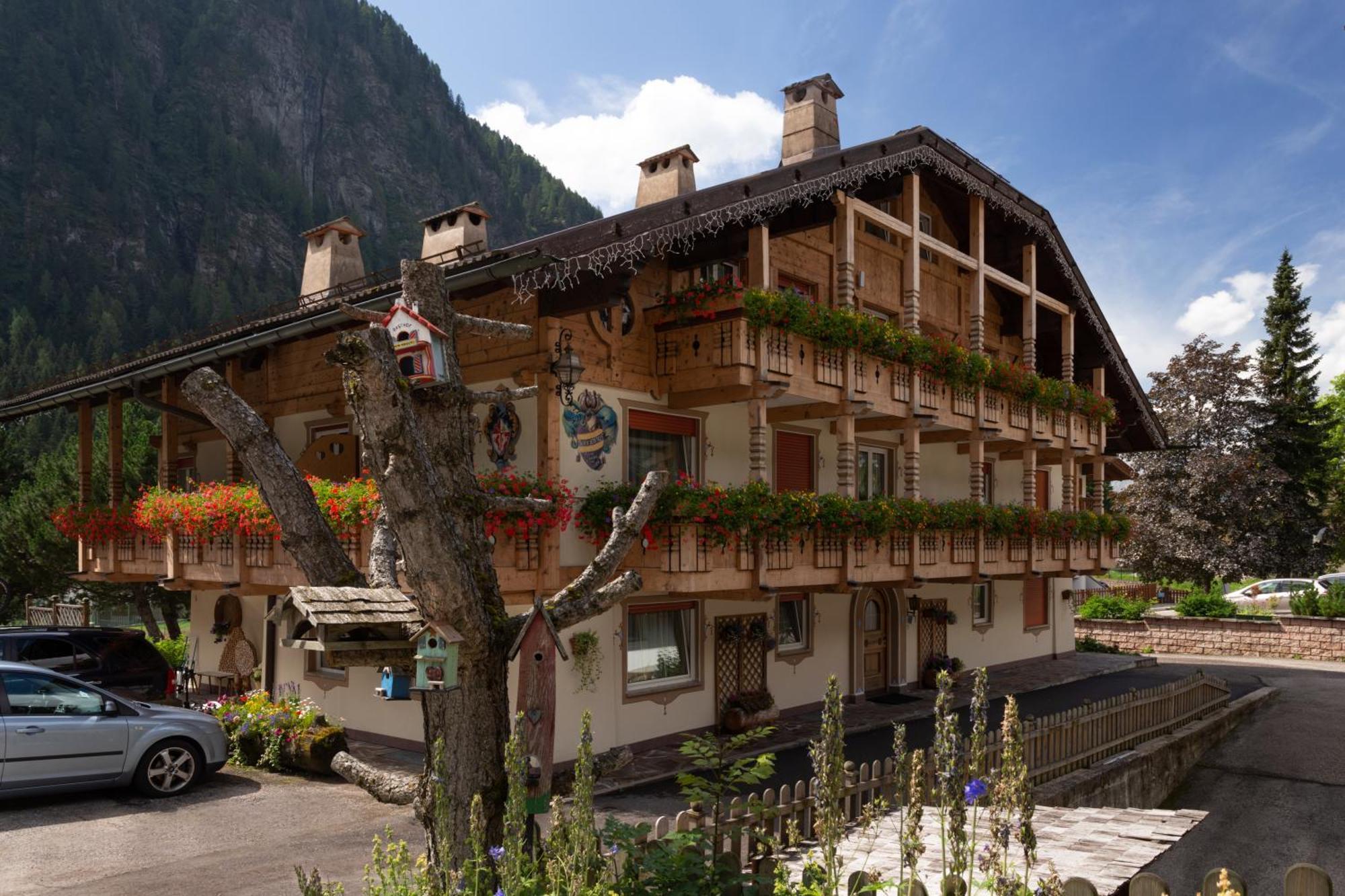 Appartamenti Ladina Campitello di Fassa Buitenkant foto