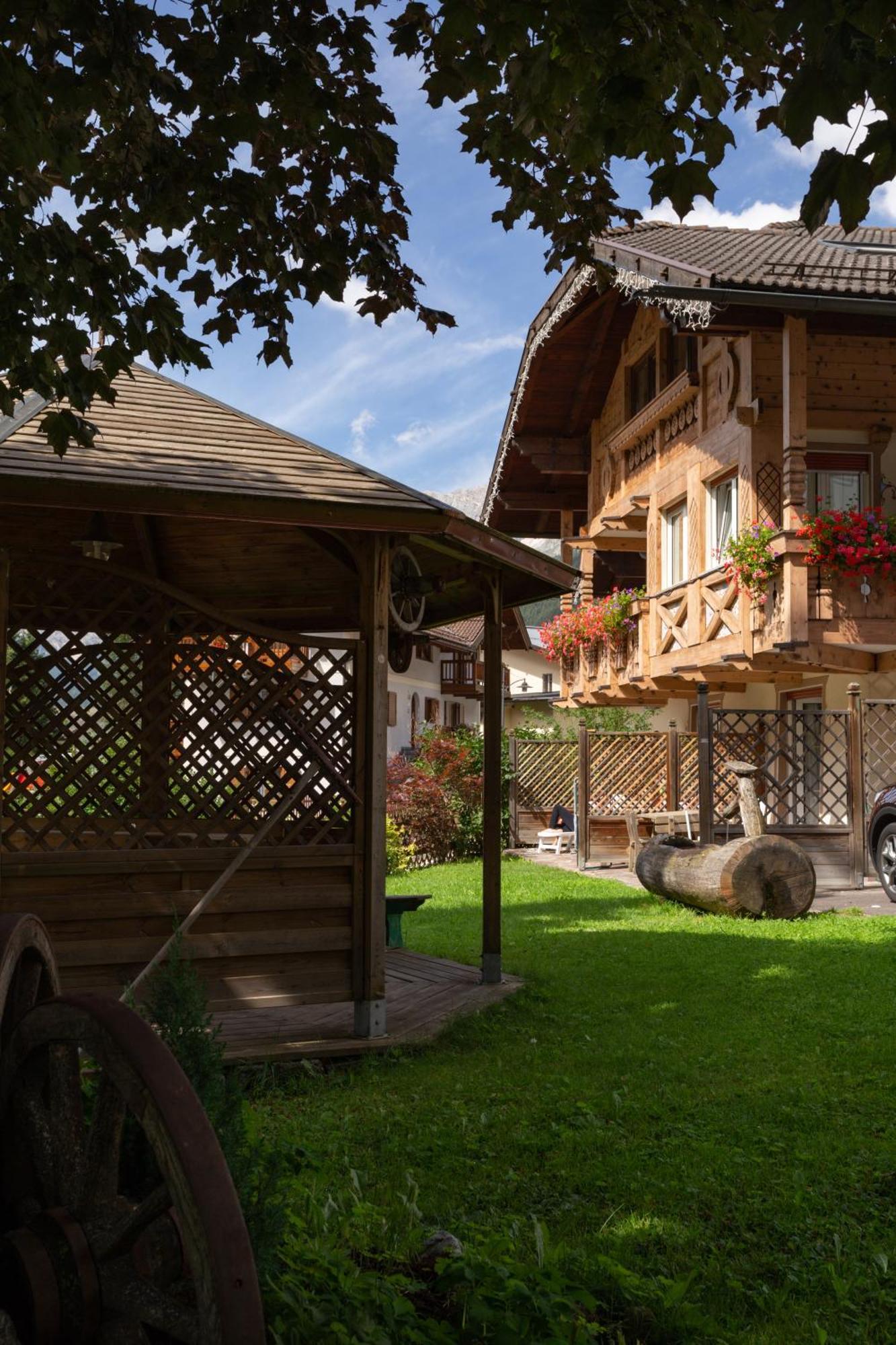 Appartamenti Ladina Campitello di Fassa Buitenkant foto