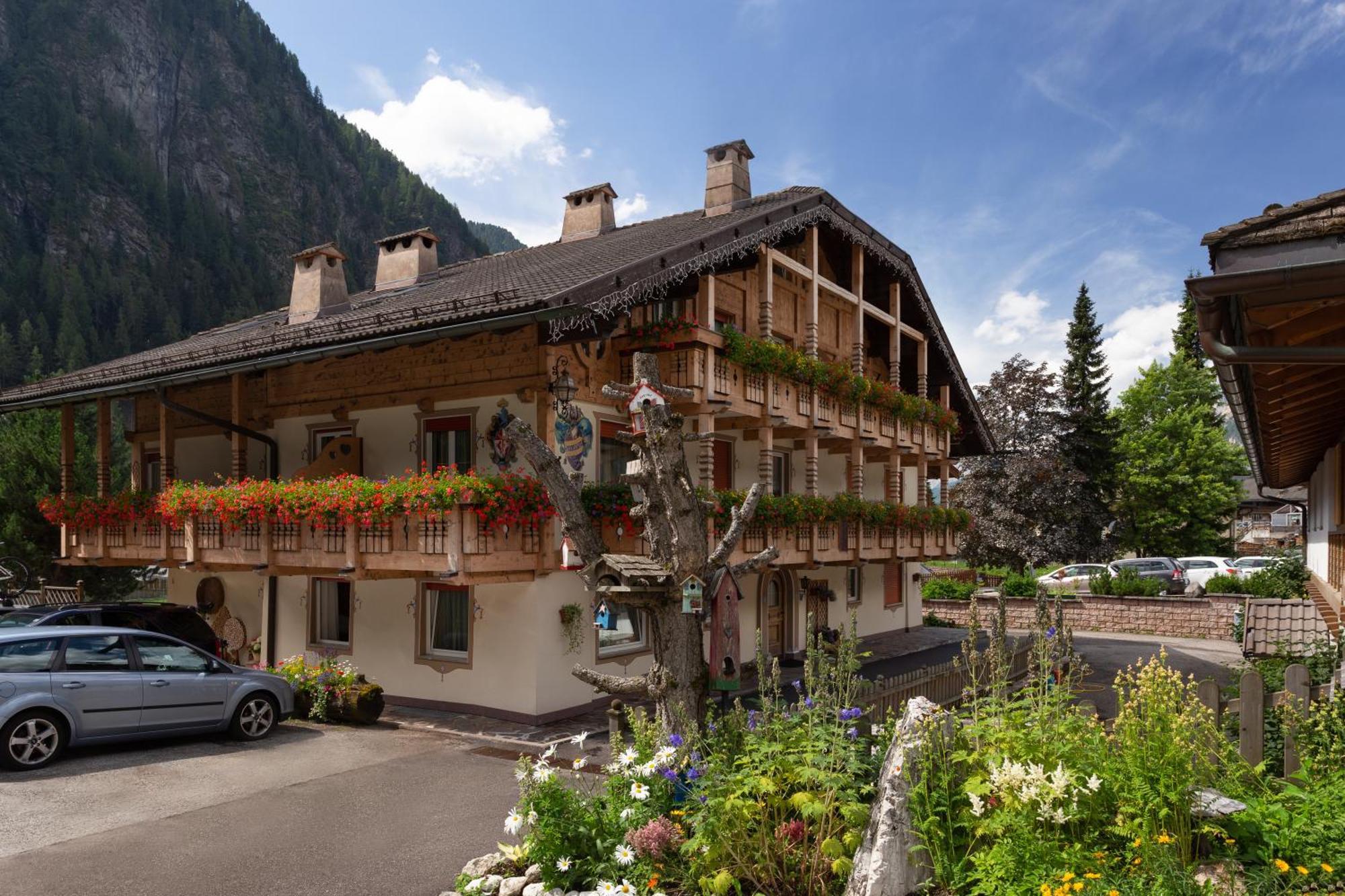 Appartamenti Ladina Campitello di Fassa Buitenkant foto
