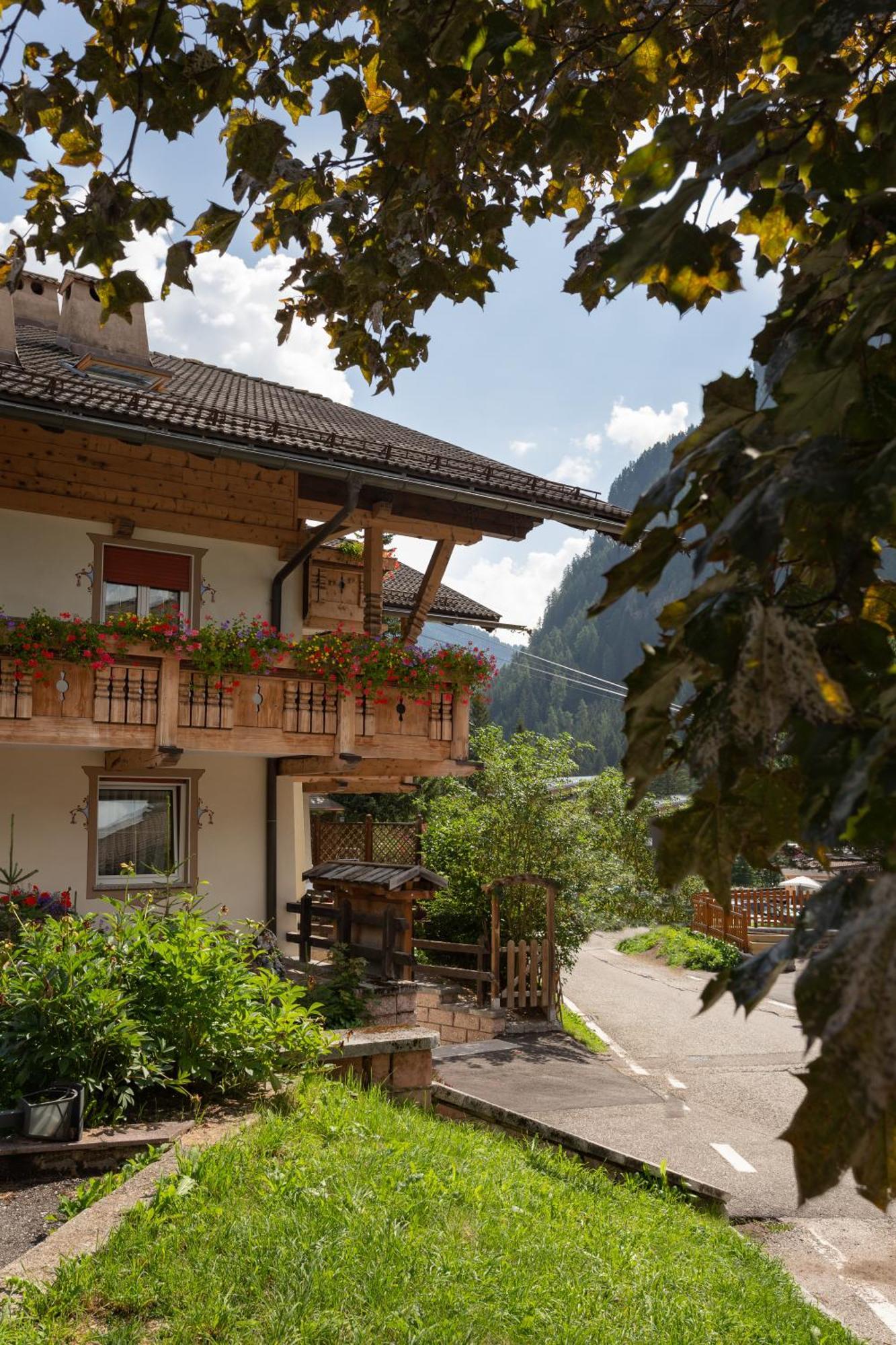 Appartamenti Ladina Campitello di Fassa Buitenkant foto